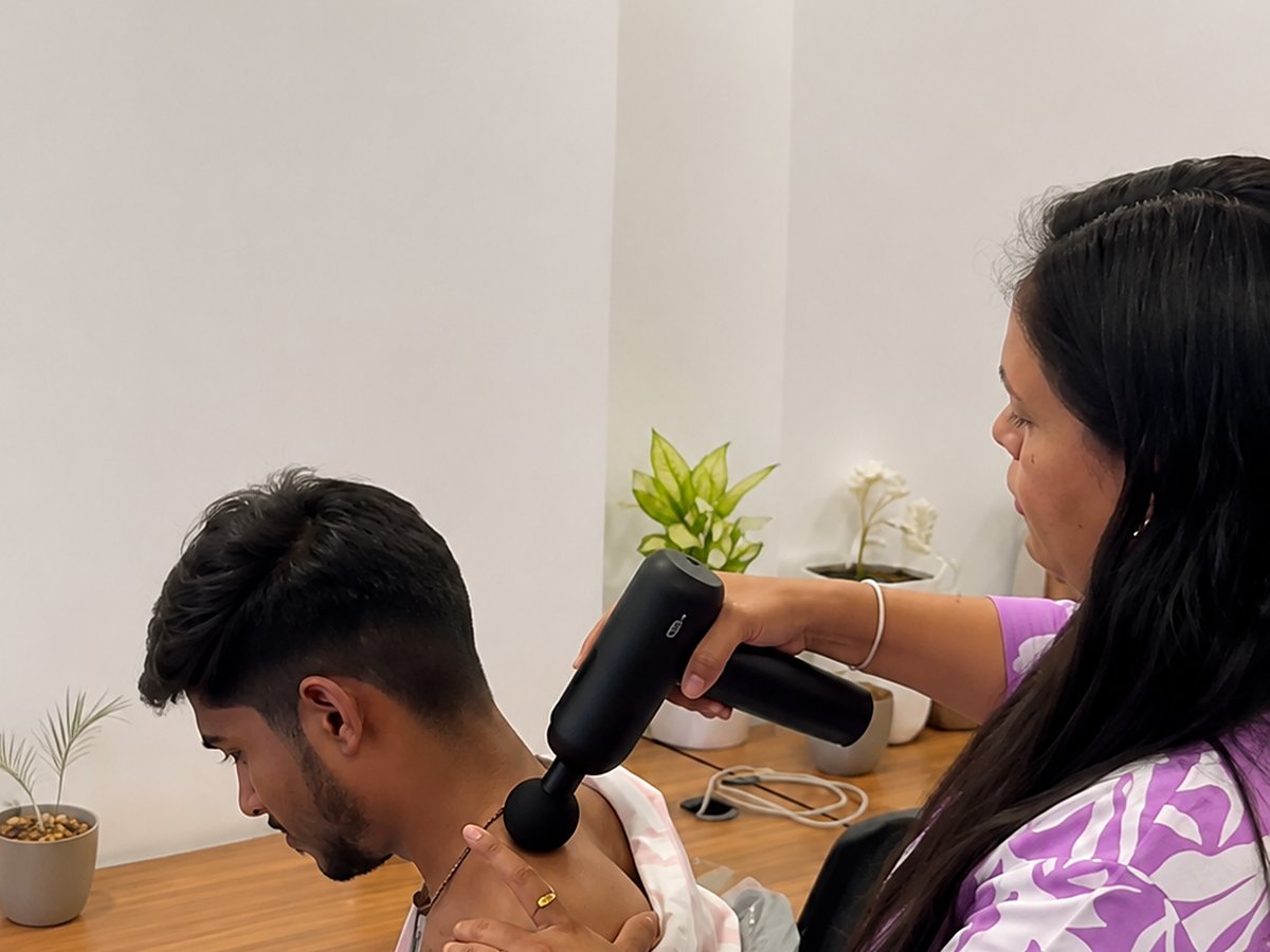 Percussion therapy applied to the neck and shoulder